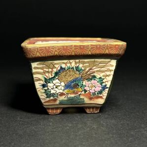 盆栽鉢 九谷焼 九谷庄三作 金彩色絵 人物花鳥図 小品 和鉢 正方鉢 植木鉢 時代物 高さ5.2cmの画像3