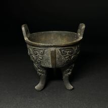 香炉　古銅　細工鋳銅　三足香炉　耳付　ホヤなし　時代物　中国美術　金属工芸　銅製香炉　重さ416g_画像3