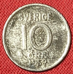スウェーデン　10オーレ銀貨　1957年TS　【王冠・ブラックトーン】 　　　玉ちゃんNo.3198