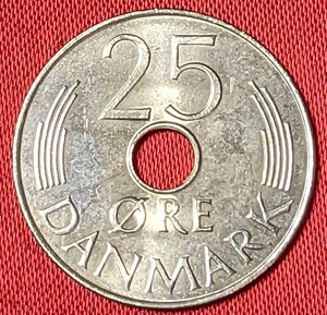 デンマーク　25オーレ白銅貨　1985年　【未使用】　　 　玉ちゃんNo.3142