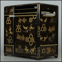 【奇】高級漆器 時代物 黒漆塗 金銀蒔絵 松葉梅花亀甲花菱家紋図 野弁当 弁当箱 段重 外箱 大名道具 骨董品 古美術品_画像4