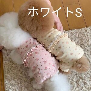 犬服　子犬服　犬の服パジャマ　ルームロンパース　袖なしロンパース春秋服　可愛い花柄ロンパース　ホワイトS