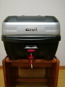 美品　GIVI ジビ リアボックス 32L モノロック