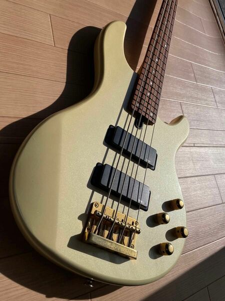 最終値引　希少品　レアカラー　YAMAHA ヤマハ　ベース　BBG4モデル　ソフトケース有　4弦　アクティブベース　エレキギター