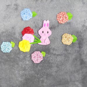 ウサギ、バラ、おりがみ 折り紙 壁面飾り