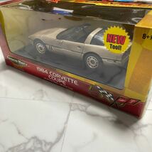 《箱付き》【1/18スケール】1984 Corvette Coupe American Muscle ミニカー 模型 コレクション放出 メタルダイキャスト シボレー 金系_画像3