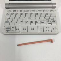 Z※ CASIO 電子辞書 EX-word XD-SR9800 ホワイト カシオ エクスワード カシオ 通電確認済み 初期化済み 傷 汚れ 有り ケース付き_画像5