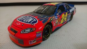 RCCA CHEVROLET MONTE CARLO 2003 #24 NASCAR 1/24 DUPONT シボレーモンテカルロ ナスカー 1/24 ミニカー