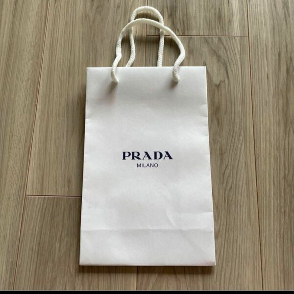 PRADA プラダ　紙袋　ショップ　バッグ　