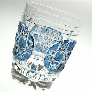 N145 薩摩切子 松浦正行 作 藍被せ 切子ガラス 八角籠目に魚子紋 オールドファッション ロックグラス 共箱の画像3