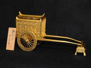 金属工芸◆置物　御所車　金色◆鳳凰文　gold color　23cm 貴族　乗り物　人力車　牛車　