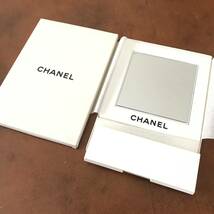  ★ CHANEL シャネル 回転式 スタンド 卓上ミラー 拡大鏡　鏡 ミラー 白 ホワイト ロゴ メイク小物 未使用 ★ _画像3