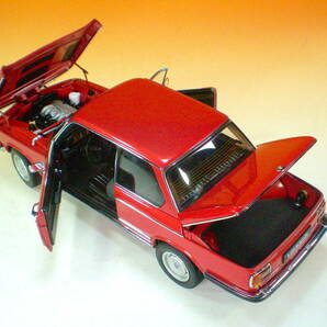 微難あり AUTOart 1/18 BMW 2002tii L 1974 マルニ ラグジュアリー Luxury オートアート Aa ゆうパック80サイズ送料着払いの画像6