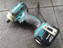 ＄1000円スタート【 Makita マキタ 14.4V 4.0Ah 充電式インパクトドライバ TD137D 純正バッテリー付き 電動工具 売り切り特価品 】KH11685_画像1