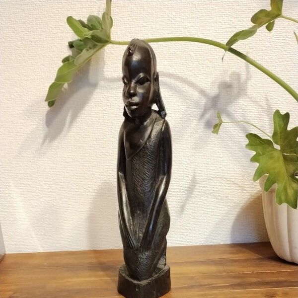 アフリカ　木彫　民族　人形　一刀彫　黒檀　置物　インテリア