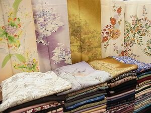 平和屋川間店■着物 まとめて 100点 風景 更紗 七宝 友禅 駒刺繍 型染め スワトウ刺繍 汕頭刺繍 金銀彩 など 未使用品あり 全て正絹 sw234