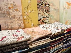 平和屋川間店■着物 まとめて 100点 鳳凰 鶴 風景 松竹梅 花柄 友禅 駒刺繍 型染め 金銀彩 など 着用可能多数 未使用品あり 全て正絹 3k235