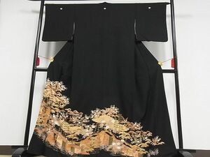 平和屋川間店■豪華黒留袖　駒刺繍　飛鶴松花文　金銀彩　着丈163cm　裄丈64.5cm　正絹　逸品　B-sa3910