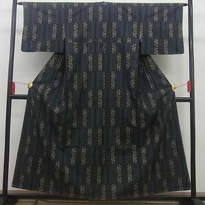 平和屋川間店■本場大島紬 泥染め 7マルキ 吉祥唐草文 逸品 未使用 n-sg0542の画像2