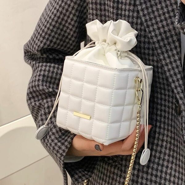 新品SHEINシーインドローストリングバケットバッグ ホワイトバニティポーチキルティング量産型地雷系フレンチガーリー韓国清楚可愛い