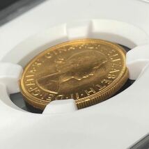 【 初年号 高鑑定 】 1957 イギリス 1ソブリン 金貨 NGC MS65 ヤングヤング エリザベス2世 竜退治 アンティークコイン モダン 資産保全_画像8