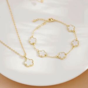 【新品】ホワイト　ゴールド お花モチーフ　アクセサリーセット シンプル ブレスレット　ネックレス　大人かわいい