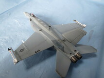 【リペイント完成品】1/144 『 F/A-18E SUPER HORNET 』VX-9 XE-444 VAMPIRES "THE FLYING BAT" (ロービジ塗装)_画像2