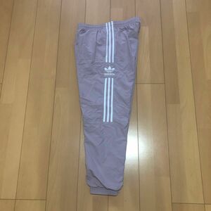 L アディダス　adidas トラックパンツ　シャカシャカ　薄いピンク