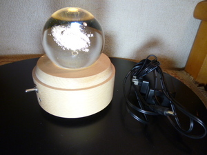 SANKYO クリスタルオルゴール「宇宙」の３D回転水晶球LEDライト付　投影機能あり　曲：君をのせて　新品・未使用・展示品