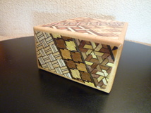 箱根寄木細工 伝統的工芸品 からくり秘密箱 10回仕掛け　新品同様・展示品_画像4