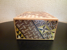 箱根寄木細工 伝統的工芸品 からくり秘密箱 10回仕掛け　新品同様・展示品_画像6