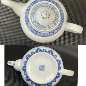 中国 景徳鎮 茶器 27点セット ホタル透かし 染付 急須 湯呑み 中古 現状品 返品不可 ポット 蛍 カップ＆ソーサーの画像4