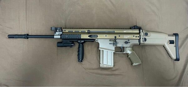 東京マルイ SCAR-H 次世代電動ガン　グリップ　フラッシュライト付き