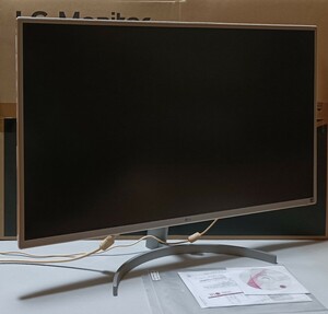 [美品] LG 32QK500-W [31.5型 WQHD IPSモニター(2560×1440)/FreeSync/フリッカーセーフ/ブルーライト低減モード [送料無料]