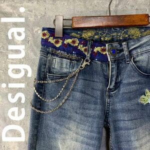 Desigual. デジグアル チェーン付き 刺繍デザインデニムパンツ レディース レア DB043