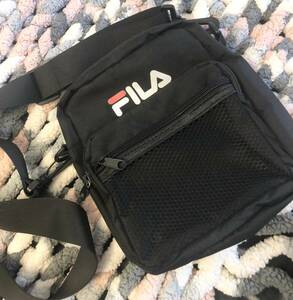 FILA　フィラ　ショルダーバック　鞄　黒　ブラック　男女　旅行