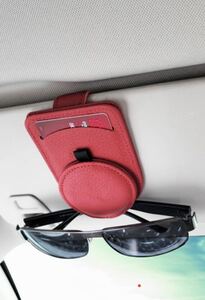 車用収納 サングラスクリップ 車載サングラスホルダー 眼鏡を守ります レザー調 レッド　赤　