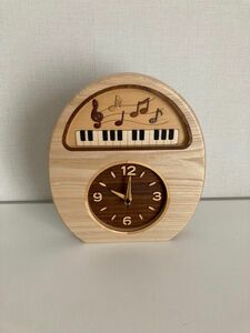 【新品・未使用】木製　置き時計　掛け時計　音符柄　音楽柄　