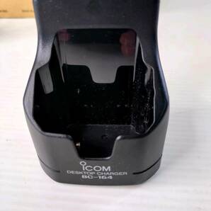 動作品 ICOM アイコム 広帯域ハンディトランシーバー IC-P7 144/430MHzデュオ 充電スタンド、電源コード付 他の画像9