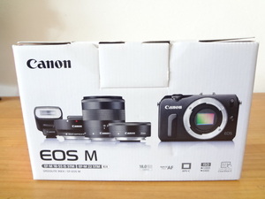 未使用 Canon ミラーレス一眼カメラ EOS M ダブルレンズキット EF-M18-55mm F3.5-5.6 IS STM/EF-M22mm F2 STM付属 ホワイト