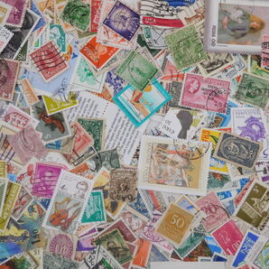 海外切手 外国切手 世界各国 １０００枚 アンティーク品 ヨーロッパ中心 使用済切手 コラージュ 紙ものの画像6