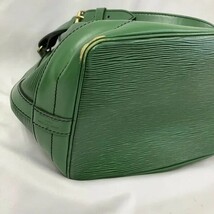 3333　【真贋鑑定済み】LOUIS VUITTON ショルダーバッグ　エピ　グリーン M44104_画像5