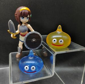 ドラゴンクエストモンスターズ　スライム&スライムベス　2種セット(人のフィギュアは付きません。比較で置いてあるだけです)