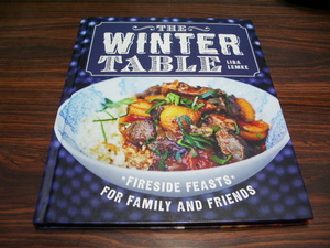 THE WINTER TABLE LISA LEMKE　Fireside Feasts for Family and Friends　/ 洋書　レシピ