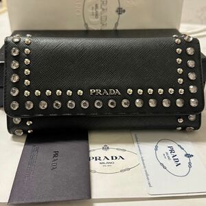 プラダ　PRADA 財布　長財布　サフィアーノ　スタッズ　レディース　