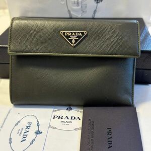 プラダ　PRADA 財布　三つ折り　折り財布　サフィアーノ　ロゴ金具　メンズ　