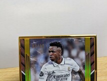 【ヴィニシウス/Vini Jr.】直筆サインカード /50◆2022-23 Topps Museum Collection UEFA Champions League Framed Gold Auto◆50枚限定_画像4