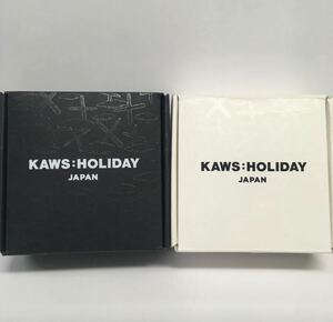 KAWS HOLIDAY JAPAN 提灯 2個セット 招待状　白 黒 カウズ ノベルティ　箱付き　非売品 holiday