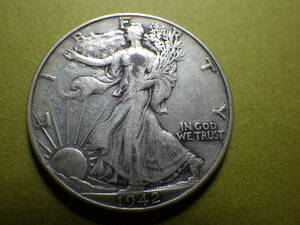 アメリカ５０セント銀貨　１９４２年　約直径30.45ｍｍ厚み2.0ｍｍ重さ12.41ｇ　コレクター放出品