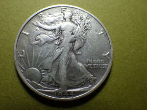 アメリカ５０セント銀貨　１９４４年D　約直径30.45ｍｍ厚み2.0ｍｍ重さ12.33ｇ　コレクター放出品